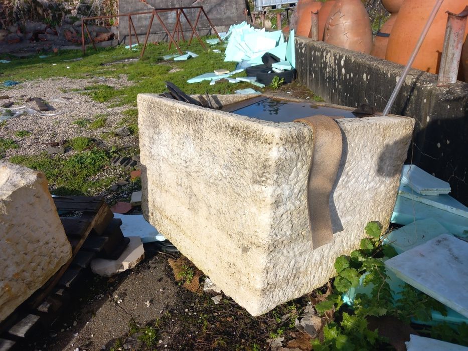 Pias antigas em pedra vários tamanhos (disponíveis)