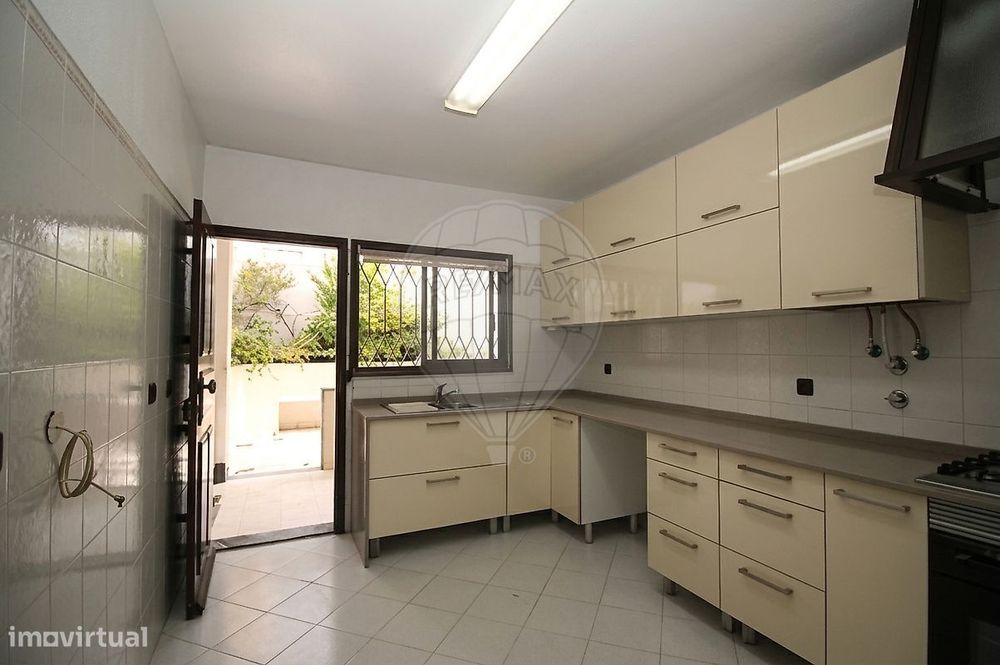 Moradia T4 para venda