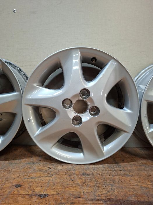 Conjunto de jantes TOYOTA Corolla Hatchback (_E12_)