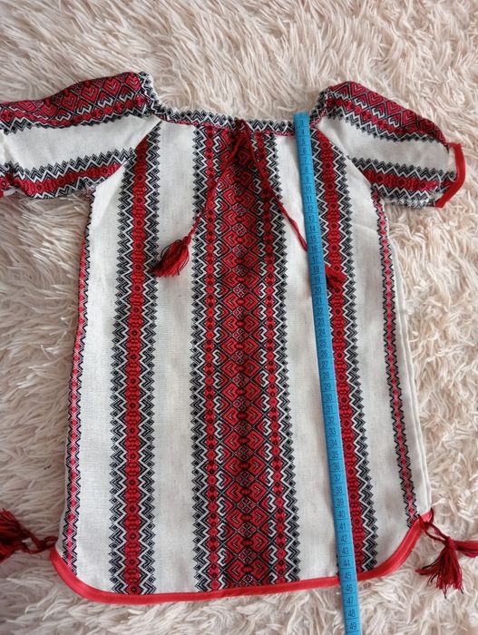 Плаття -вишиванка.
