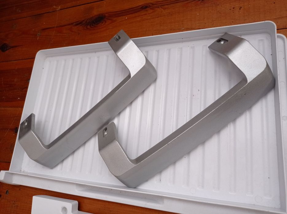 Wyposażenie lodówki Beko CN232220 zawias szuflada rączka