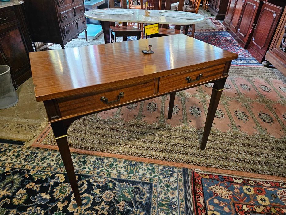 Secretária em madeira com gavetas -Pequenas marcas de uso