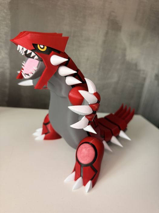 Figurka Groudon Pokemon – Druk 3D + Podstawka Diorama (20 cm)