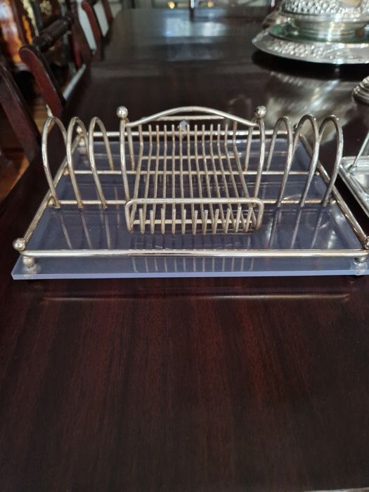 Conjunto de mesa de pequeno almoço/lanche e jantar. Casquinha inglesa.