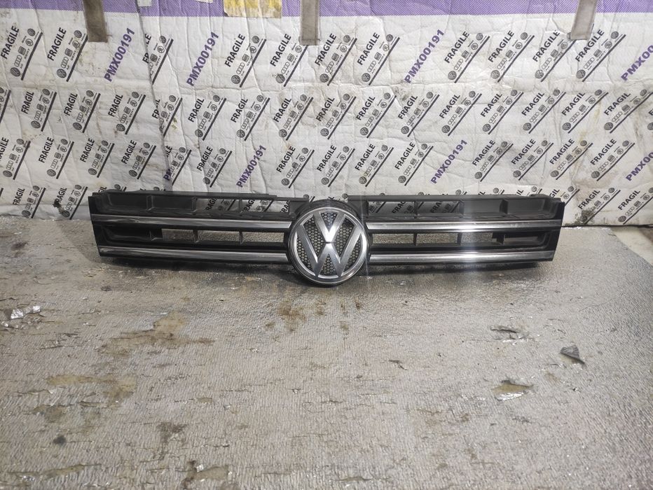 Решітка ришотка центральна Туарег таурег Touareg Tuareg NF Volkswagen