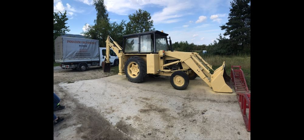 Ostrówek koparka ładowarka C-360