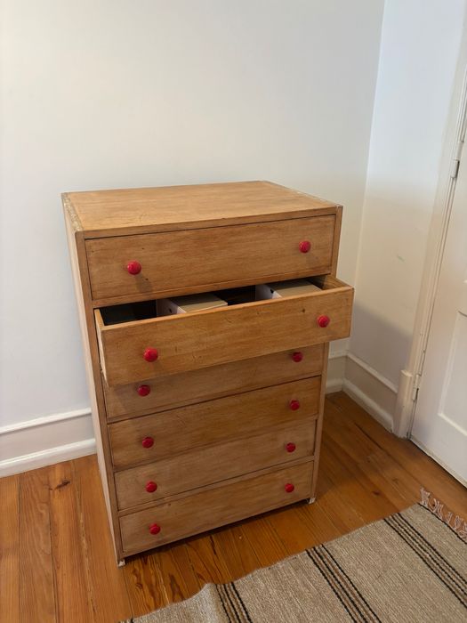 Cómoda em madeira com 6 gavetas