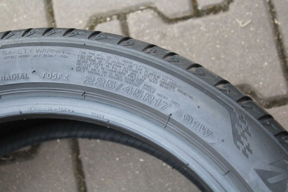 225 45 R17 Bridgestone Turanza T005