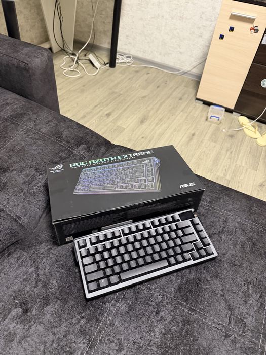 ASUS ROG Azoth Extreme — топовая игровая механическая клавиатура