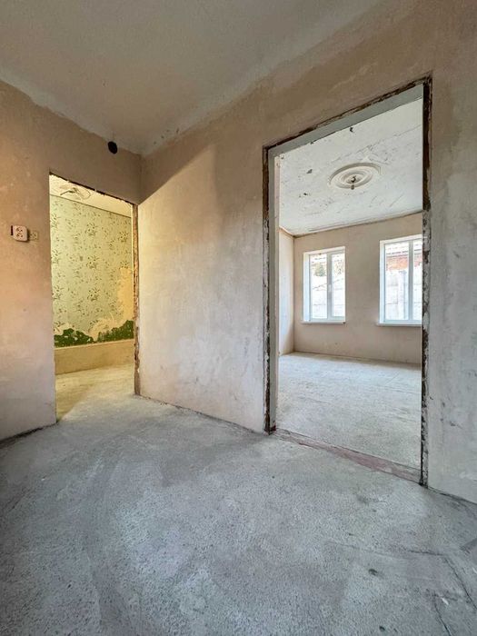 Половина будинку- ближня Олексіївка