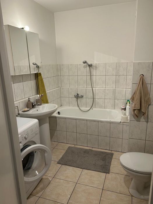 Przytulna i przestronna kawalerka z balkonem – Górka Narodowa