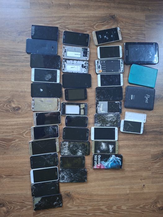 Zestaw telefonów