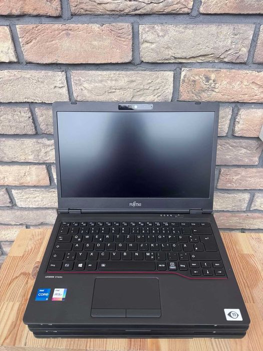 Fujitsu U7311 — бізнес-ультрабук з 4G LTE модемом є кількість