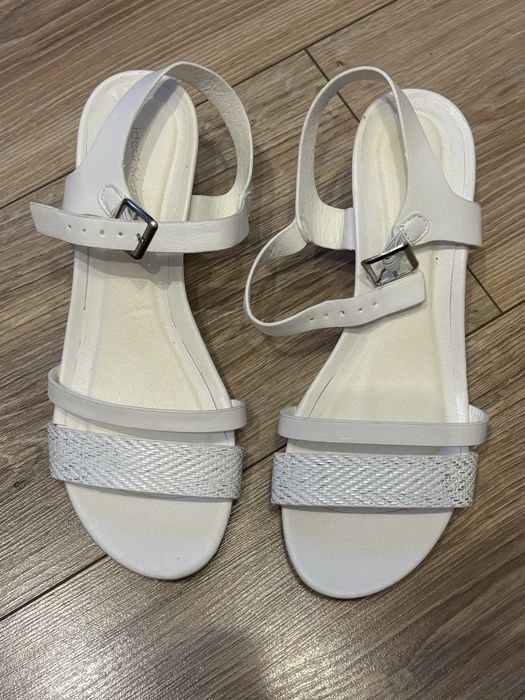 Sandaly biale rozmiar 38 nowe