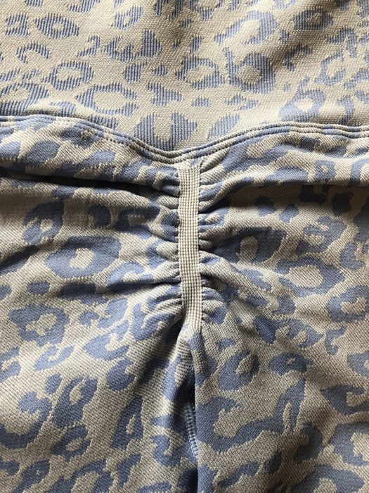 Sprzedam spodenki kolarki kolor baby blue mocny scrunch S
