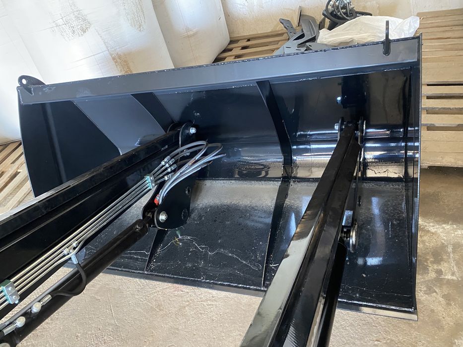 Фронтальний навантажувач на МТЗ ЮМЗ. Кун