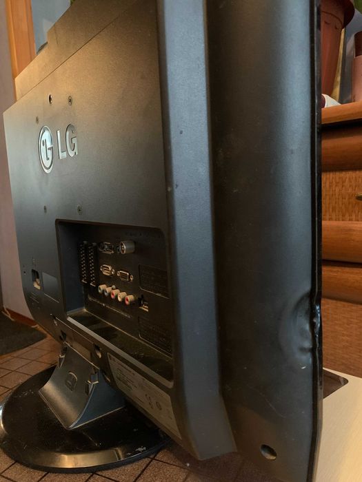 Монитор Б/У  ЖК-монитор LG Flatron M228WDP с диагональю 22"