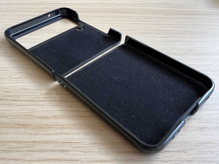 Samsung Galaxy Flip 4 чохол чорний Carbon розкладний матовий пластик