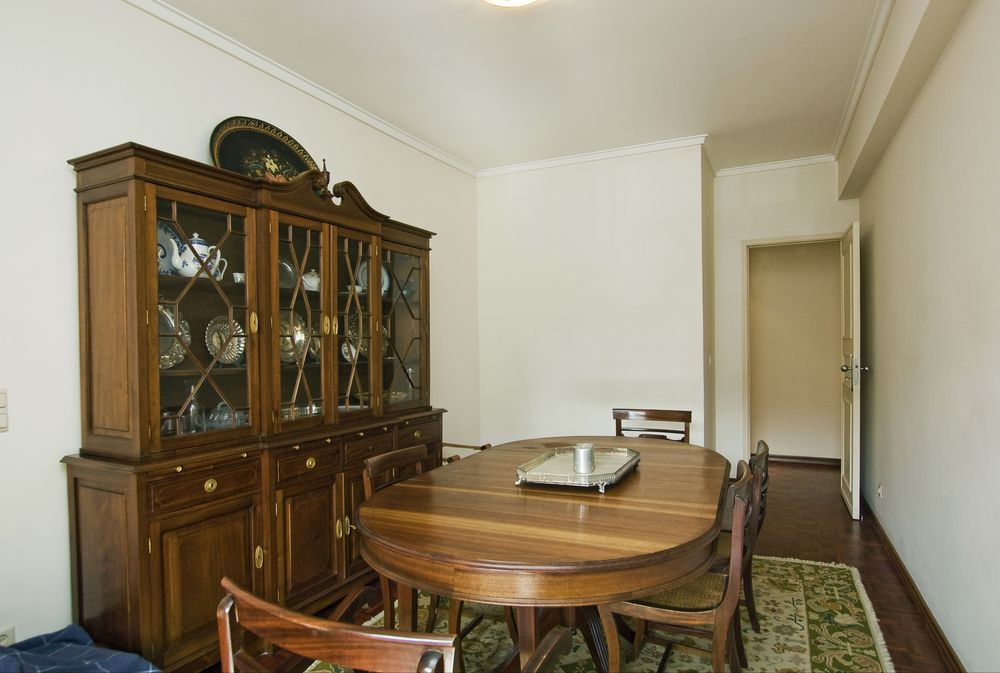 Louceiro Antigo em Madeira Maciça