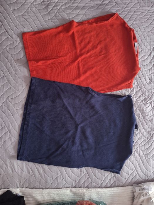 2 tops azul e vermelho