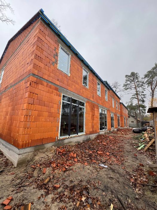 Доступні сучасні тауни біля озера. Газ є