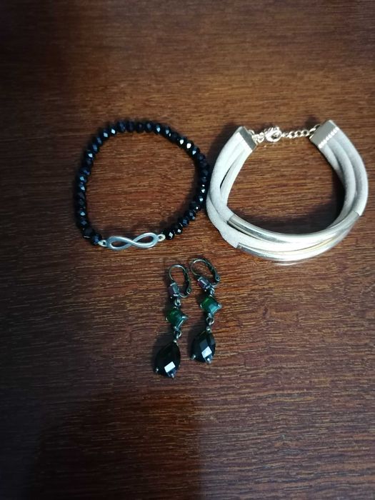 Zestaw biżuterii nowe kolczyki z zielonymi kamyczkami  bransoletki