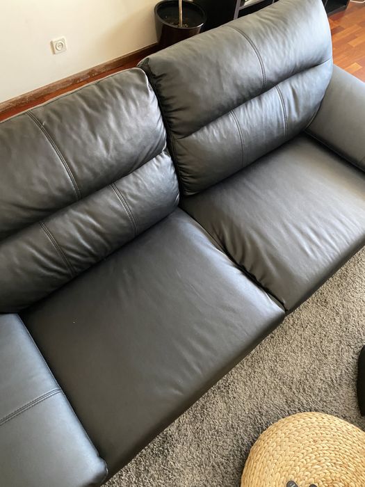 Sofá preto pele ikea