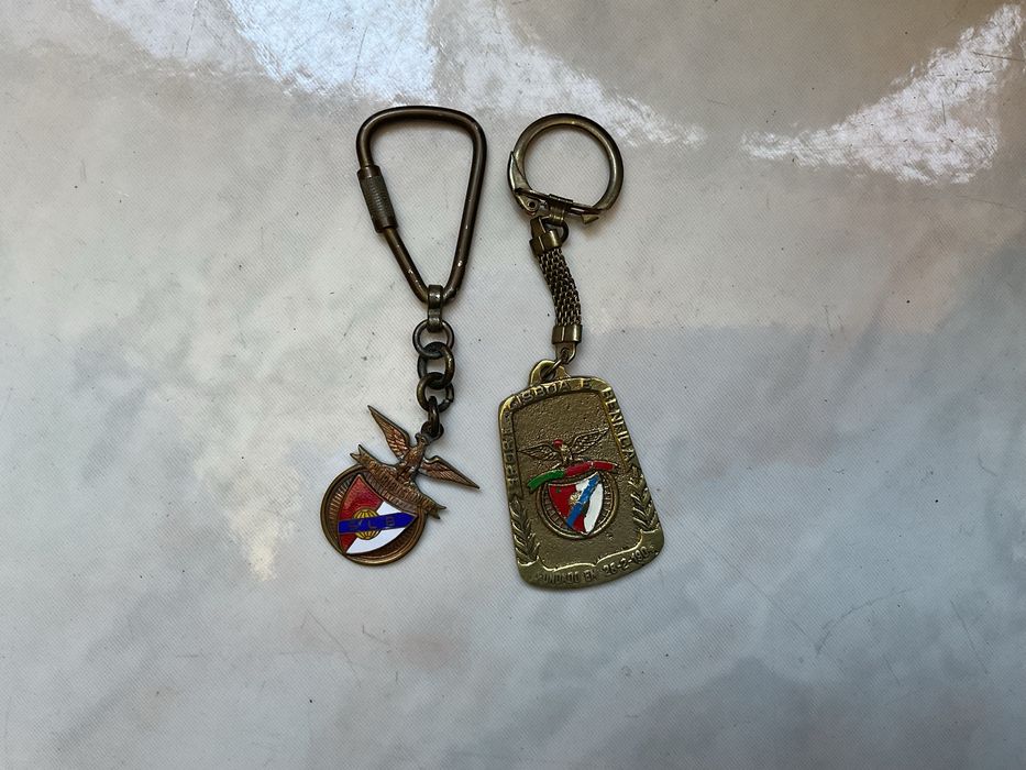Artigos antigos do Benfica, matrioska e dois porta chaves