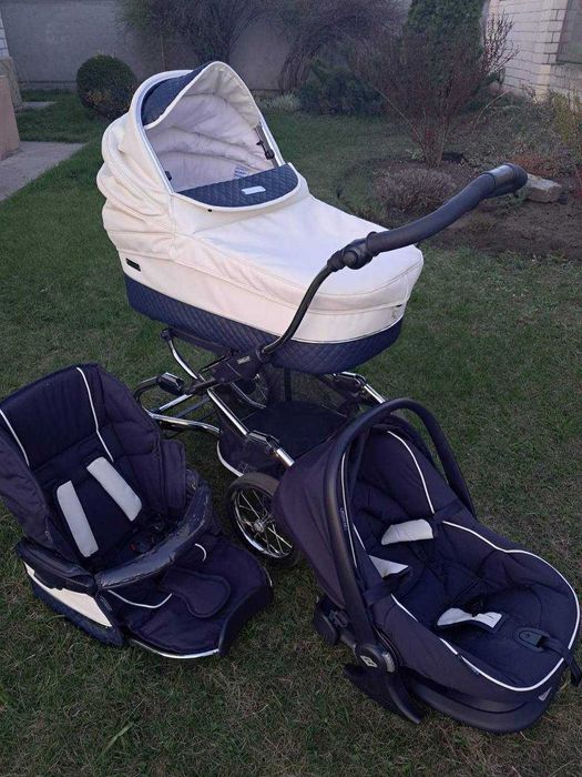 Дитяча коляска 3 в 1 в дуже гарному стані.