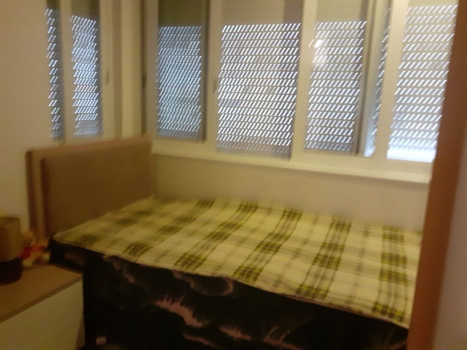 Cama individual com estrado + colchão – bom estado