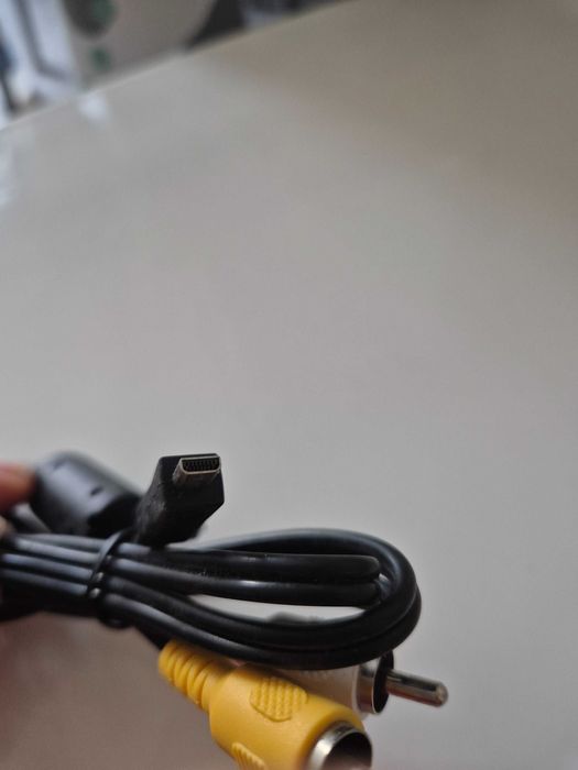 Cabo AV mini-USB para RCA (vídeo e áudio)