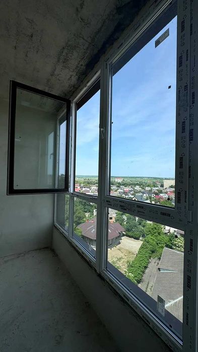 Готова до ремонту 2-кімнатна, біля міського озера