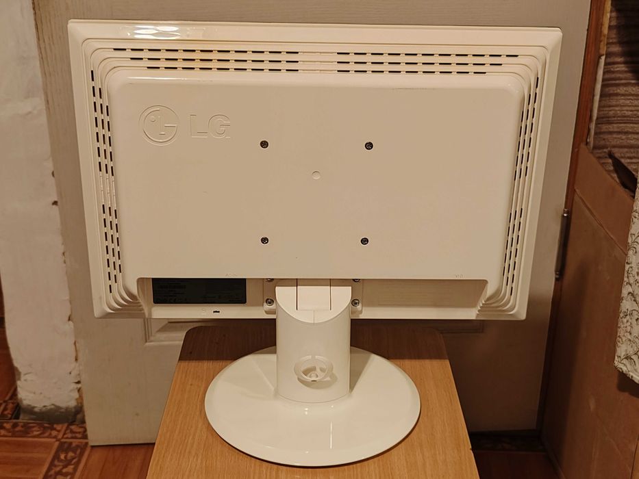 Монитор LG Flatron L206WTQ-WF