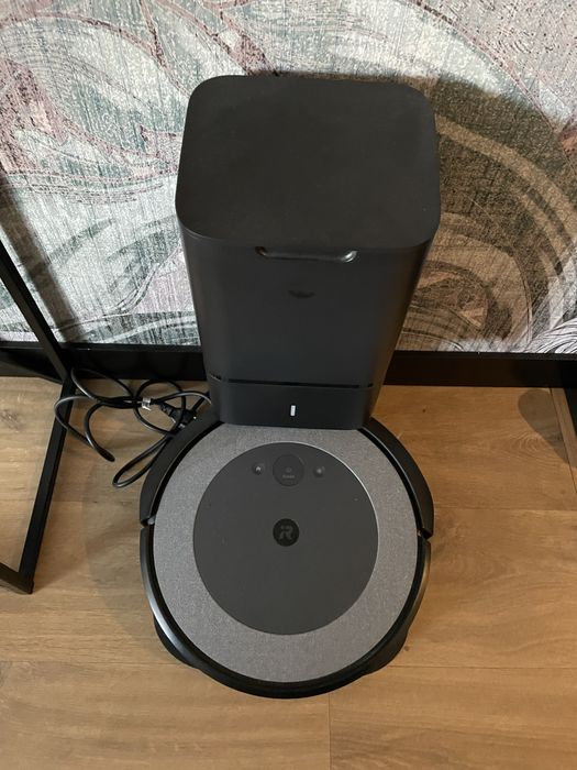 Robot sprzątający iRobot Roomba i3+ Stacja oczyszczająca - prawie nowy