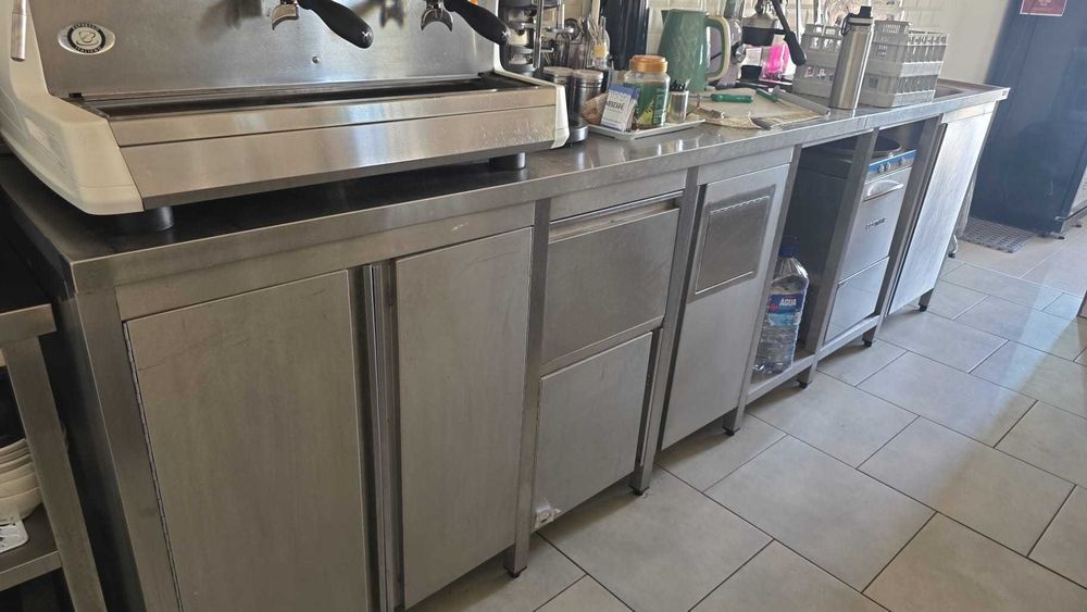 3 bancadas inox e 1 louceiro inox