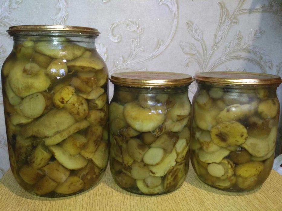 Консервация: огурцы, салат, варенье, яблочный сок