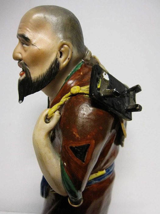 grande, fantástica figura asiática em porcelana policromada -28,5 cm