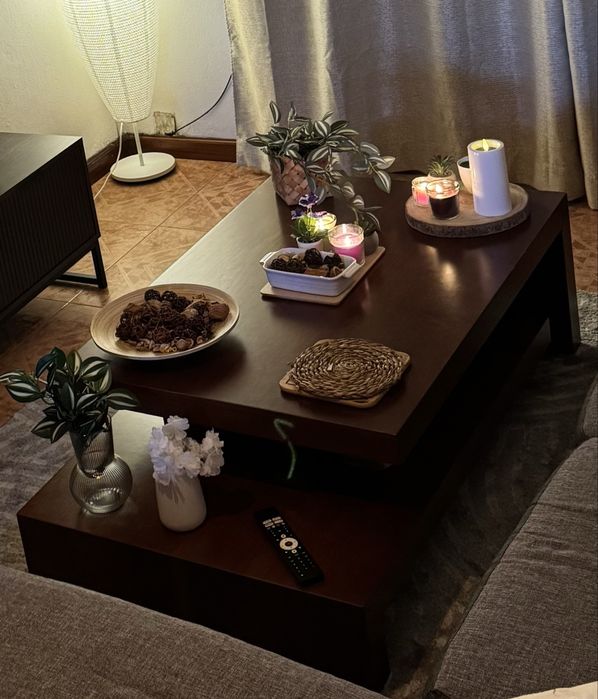 mesa de centro castanho escuro