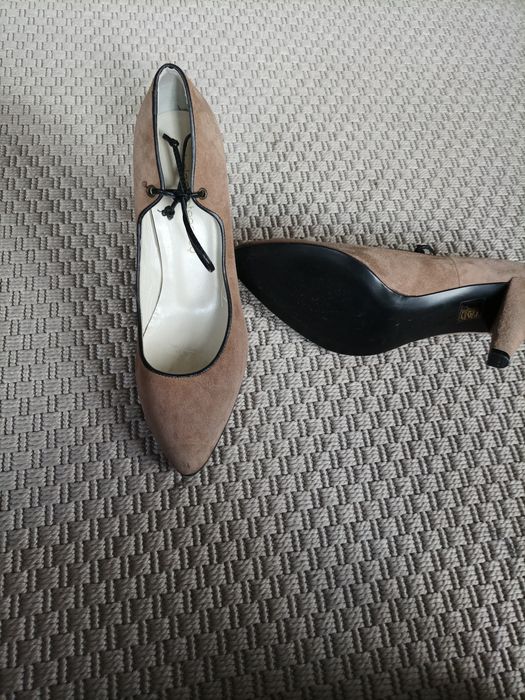 Buty skórzane na obcasie, rozmiar 38