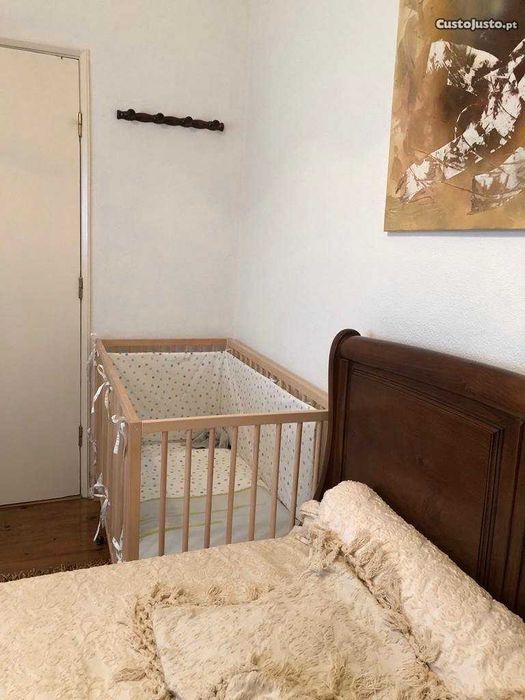 Cama de bébé com colchão