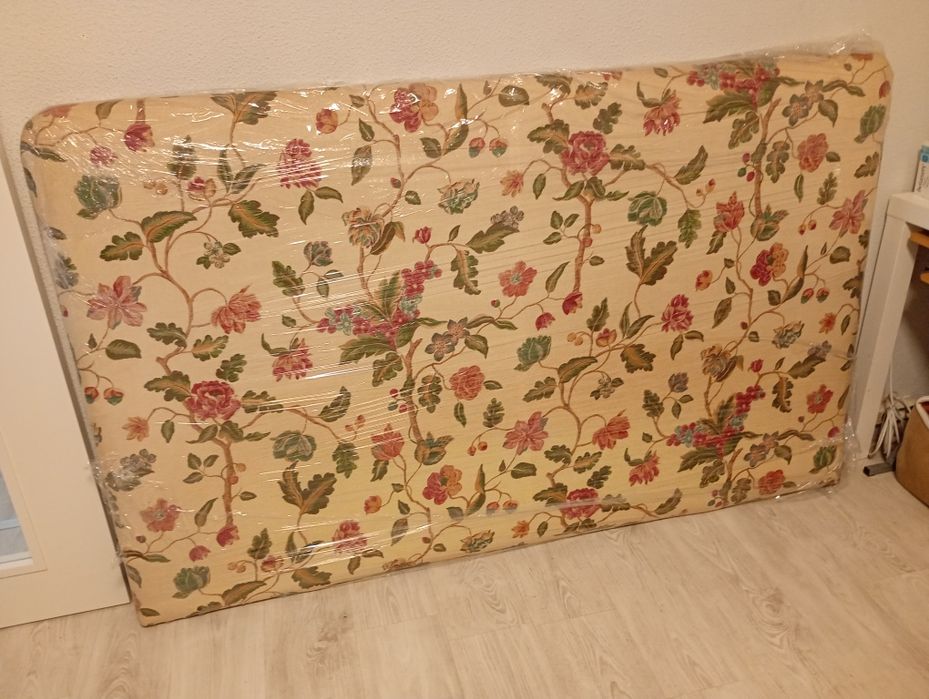 Cabeceira de cama de cama estofada floral(1.80mx1.10) nova embalada
