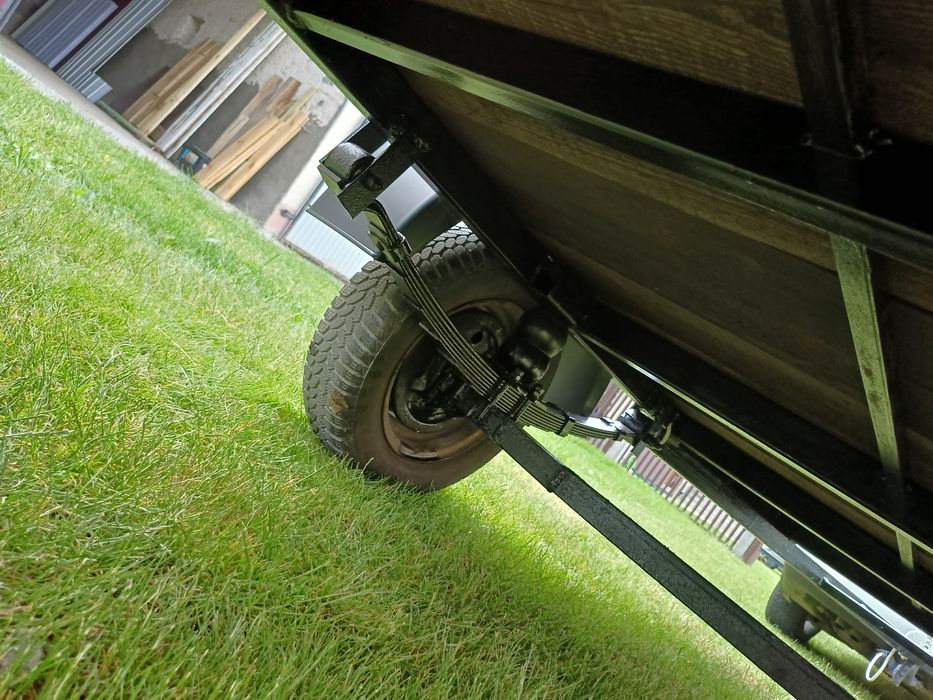 Przyczepka samochodowa