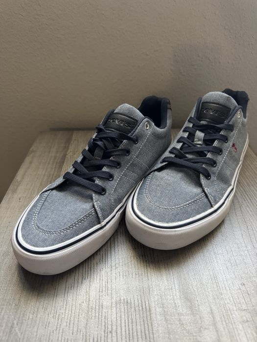 Levis кеди 44 розмір майже нові устілка 28 см