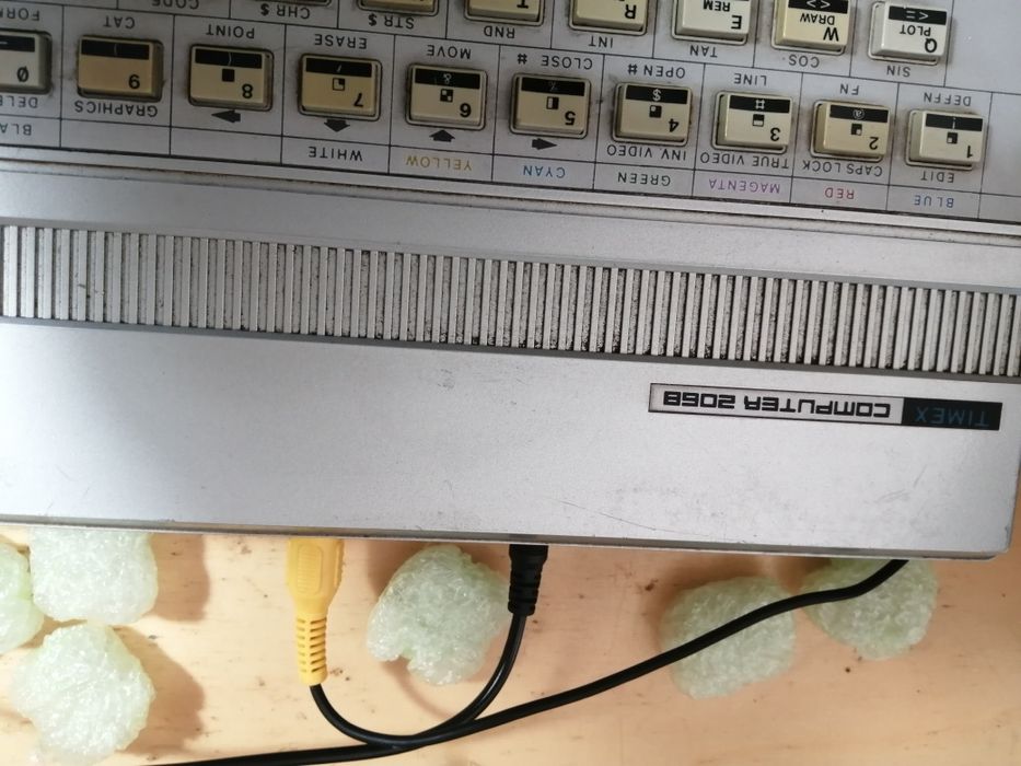 Timex TC2068 com Cartucho de emulador opcional