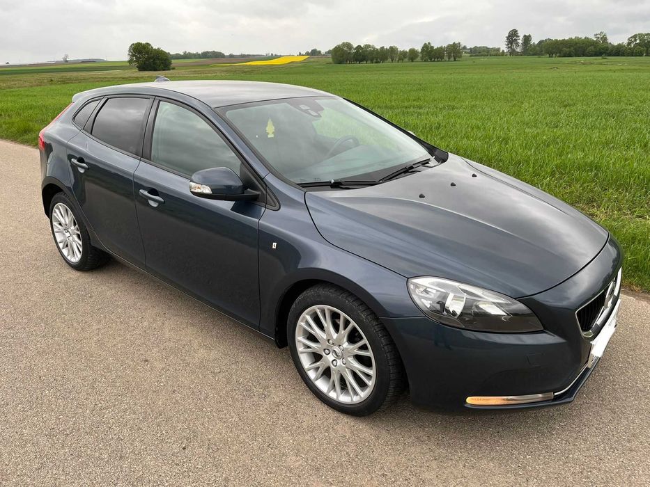 Volvo V40 2.0 D2 LIFT Stan Bardzo dobry!**Niski przebieg  2017 rok
