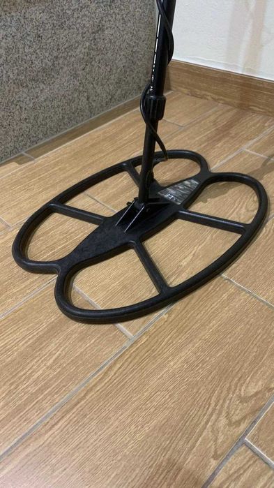Detetor De Metais Profissional Relic Striker  frequência ultra baixa de 4,8 kHz