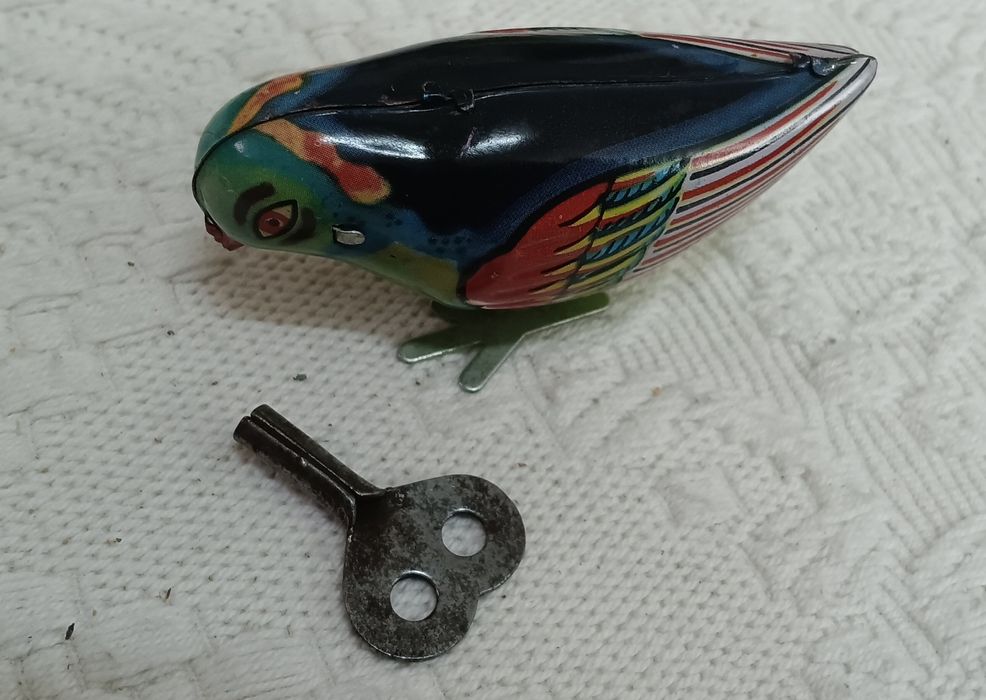 Brinquedos antigos em metal