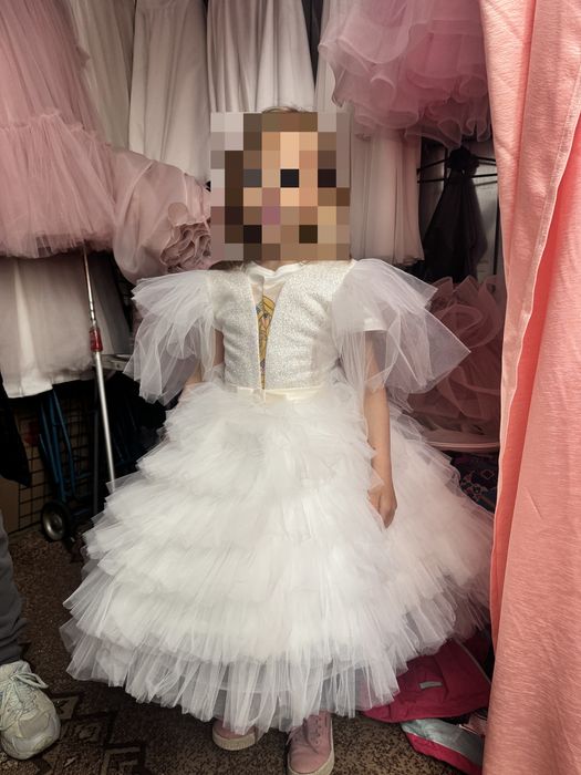 Найкрасивіша сукня на дівчинку