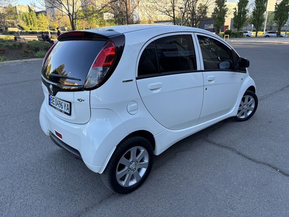 Peugeot ion 2012