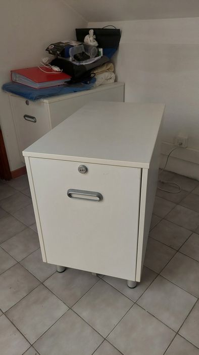 Gaveteiro / Armário de Escritório Branco com Gaveta Trancável e Prateleira Aberta - Bom Estado